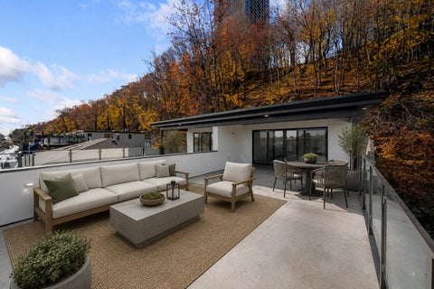 Townhouse For Sale - 728 Undercliff Ave<br/> Edgewater, NJ 07020
