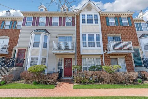 Townhouse For Sale - 32 Cedar St<br/> Hudson County, Jersey City, NJ 07305