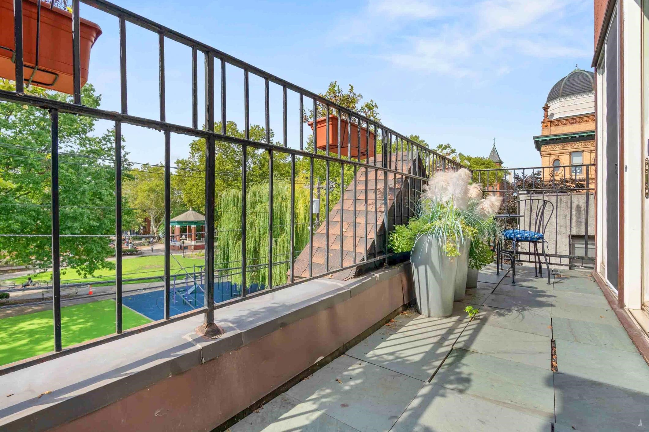 Search Homes 4 210 5TH ST 1