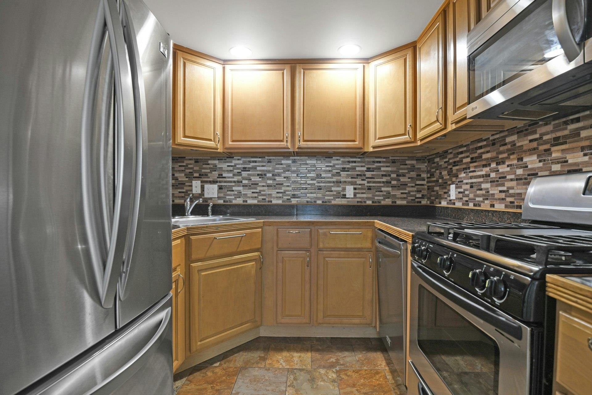385 Shoreland Circle, SOUTH AMBOY, New Jersey image 5