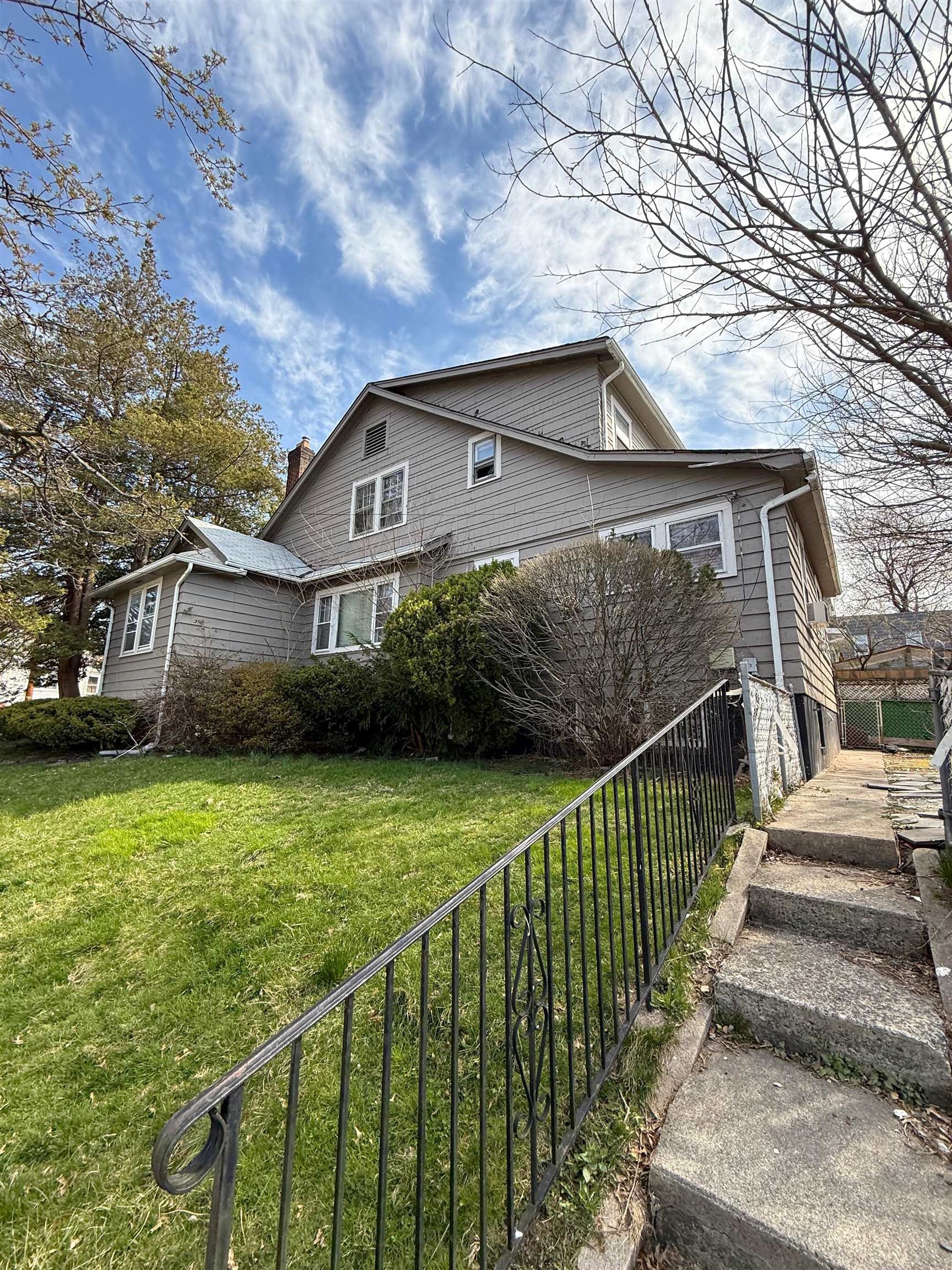 12-14 HILLCREST RD 2