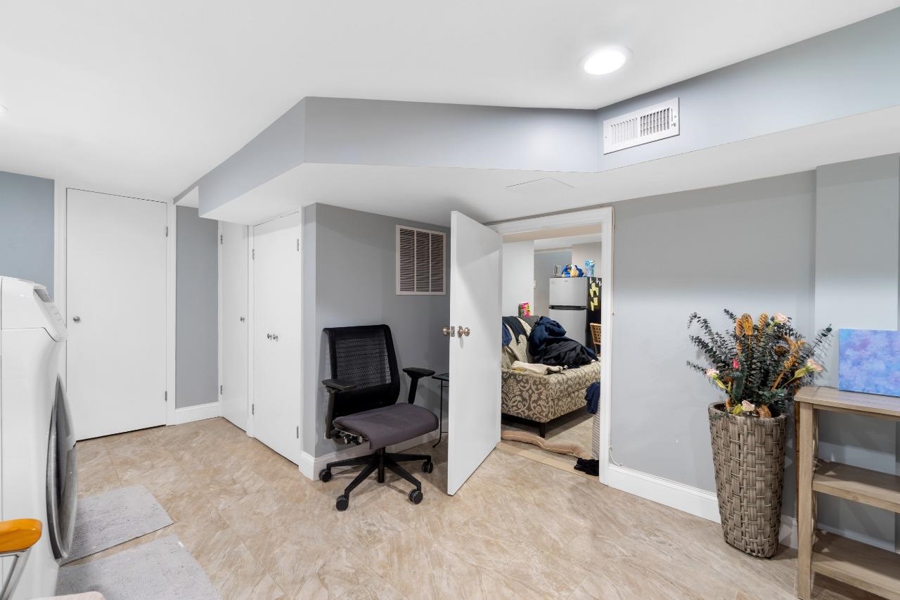 97 Avenue E, Lodi, New Jersey image 37