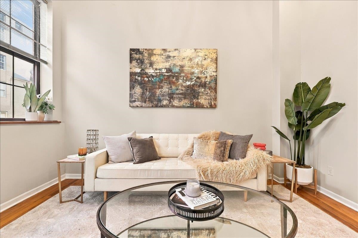 1015 GRAND ST 3D