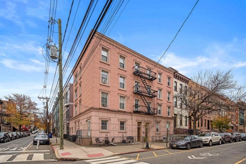 Featured picture for the property 240002229