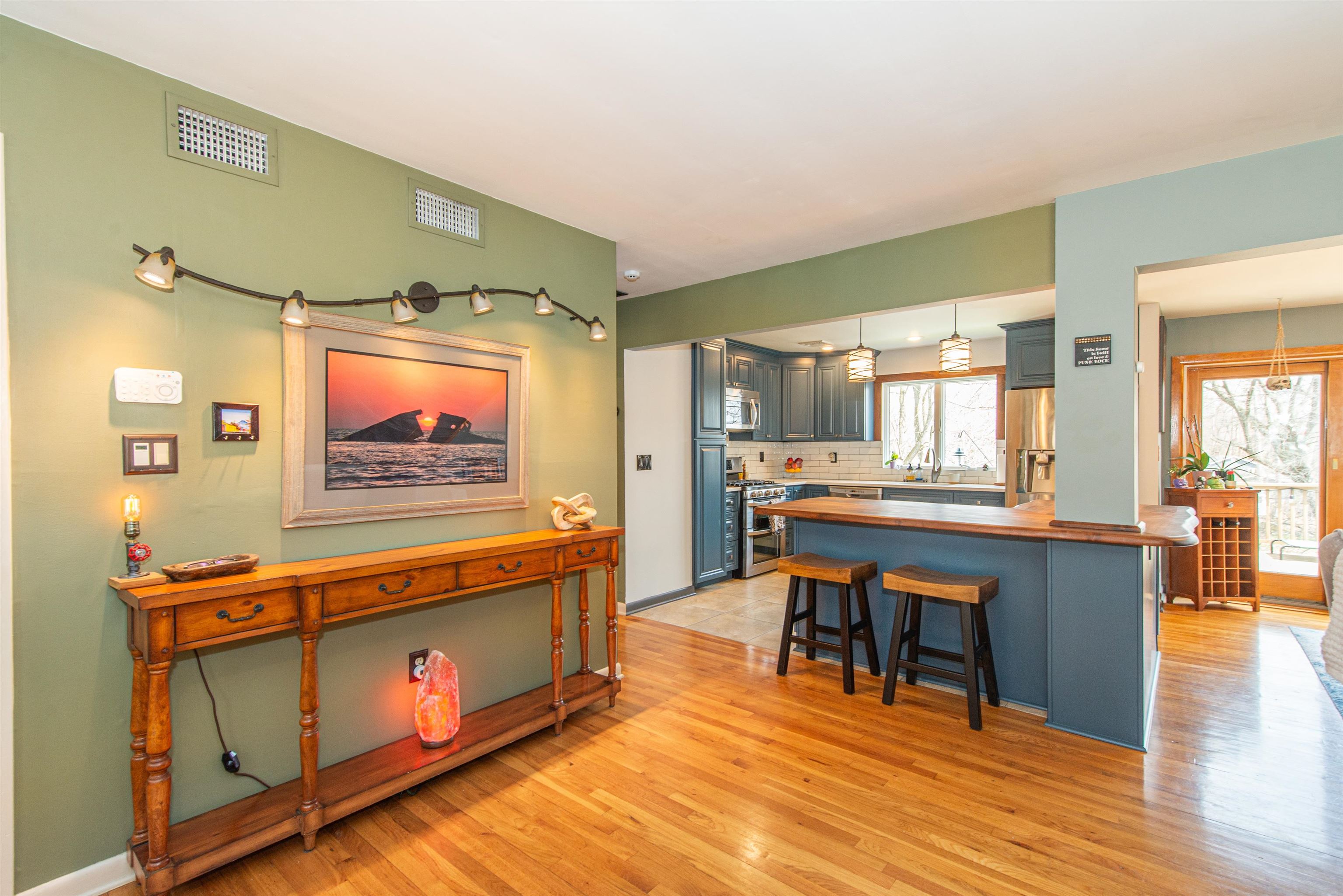 104 Lionshead Dr West