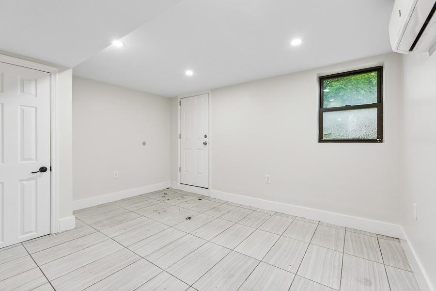 Jersey City, Heights, New Jersey 07307, United States, 4 Bedrooms Bedrooms, ,2 BathroomsBathrooms,Residential,Active,184614