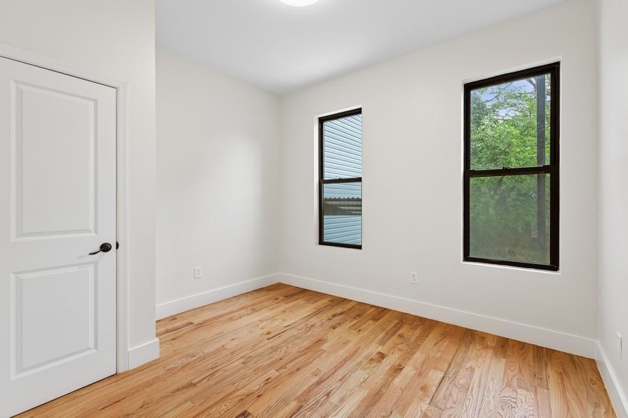 Jersey City, Heights, New Jersey 07307, United States, 4 Bedrooms Bedrooms, ,2 BathroomsBathrooms,Residential,Active,184614