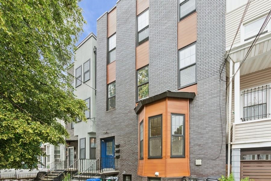 Jersey City, Heights, New Jersey 07307, United States, 4 Bedrooms Bedrooms, ,2 BathroomsBathrooms,Residential,Active,184614