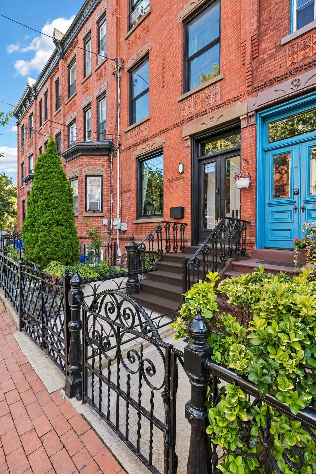 41 ASTOR PL