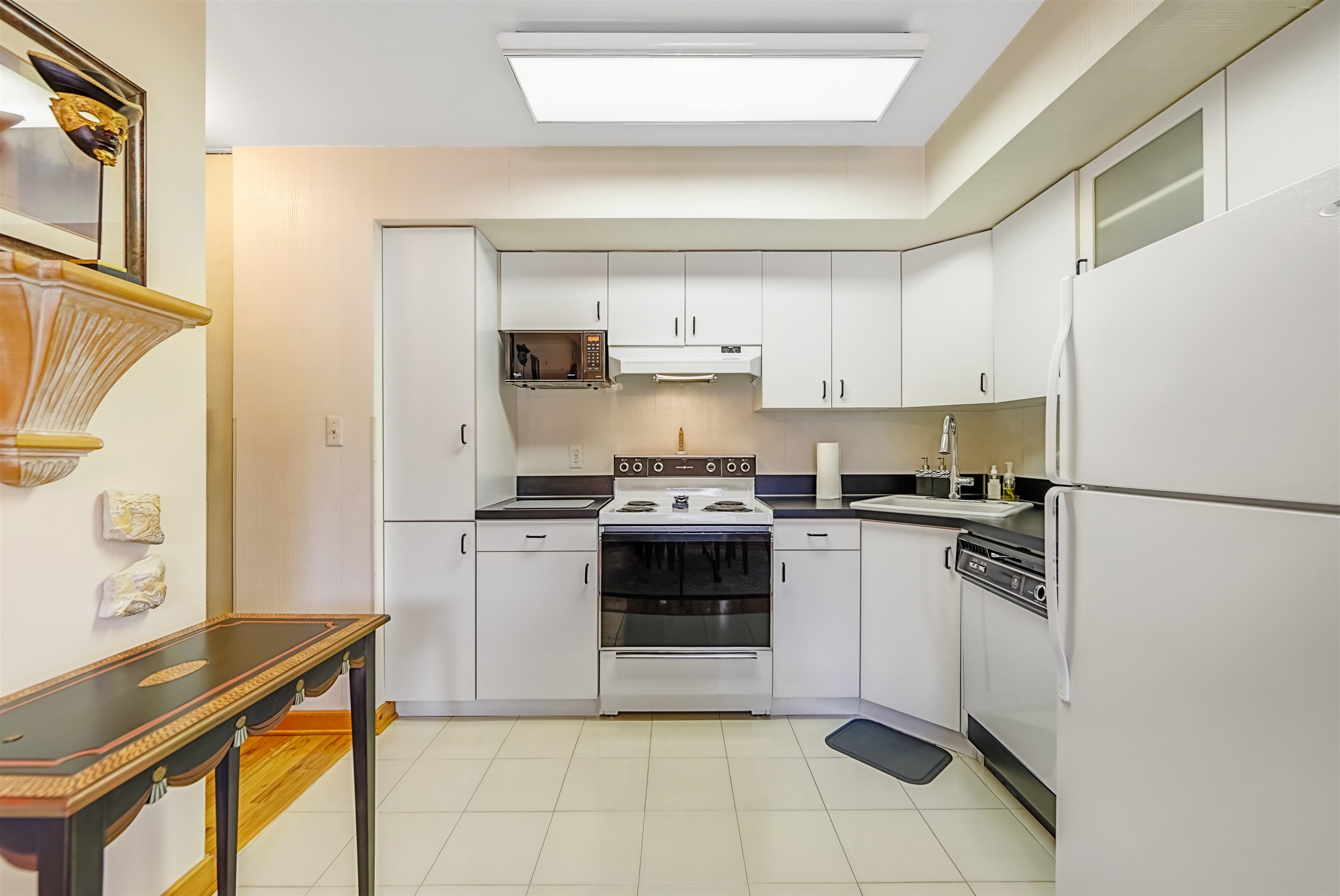416 68th St #12, Guttenberg, New Jersey image 3