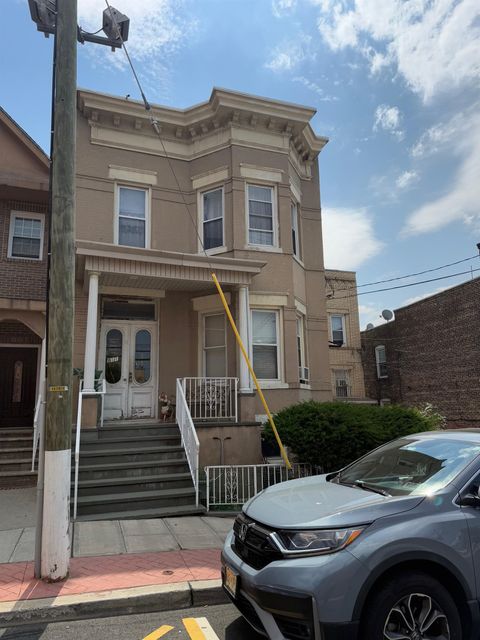 Multifamily For Sale - 811 Sip St<br/> Union City, NJ 07087