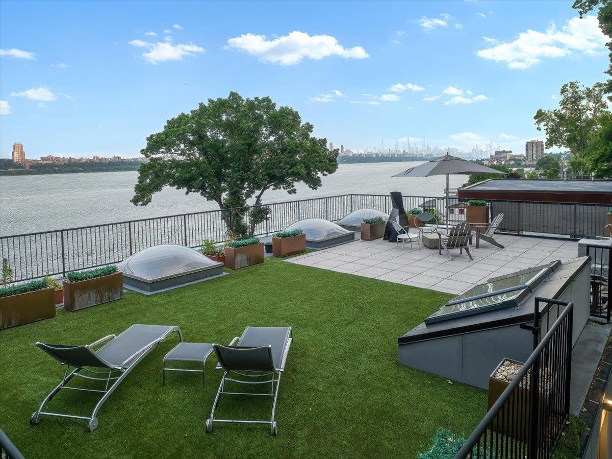 34 Shore Rd, Edgewater, New Jersey image 2