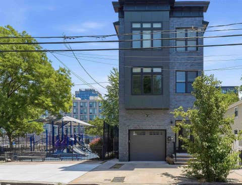 Condo For Sale - 366 Whiton St #1<br/> Jersey City, NJ 07304