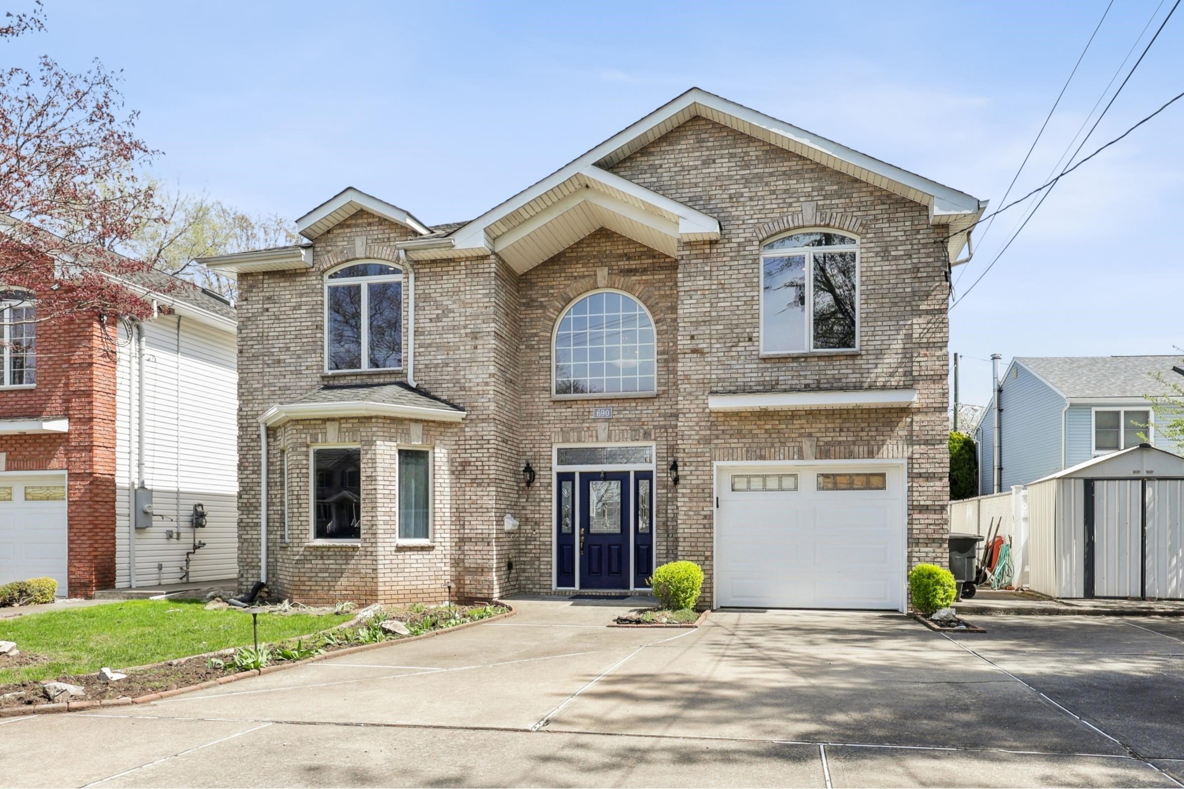 690 Golden Ave, Secaucus, New Jersey image 1