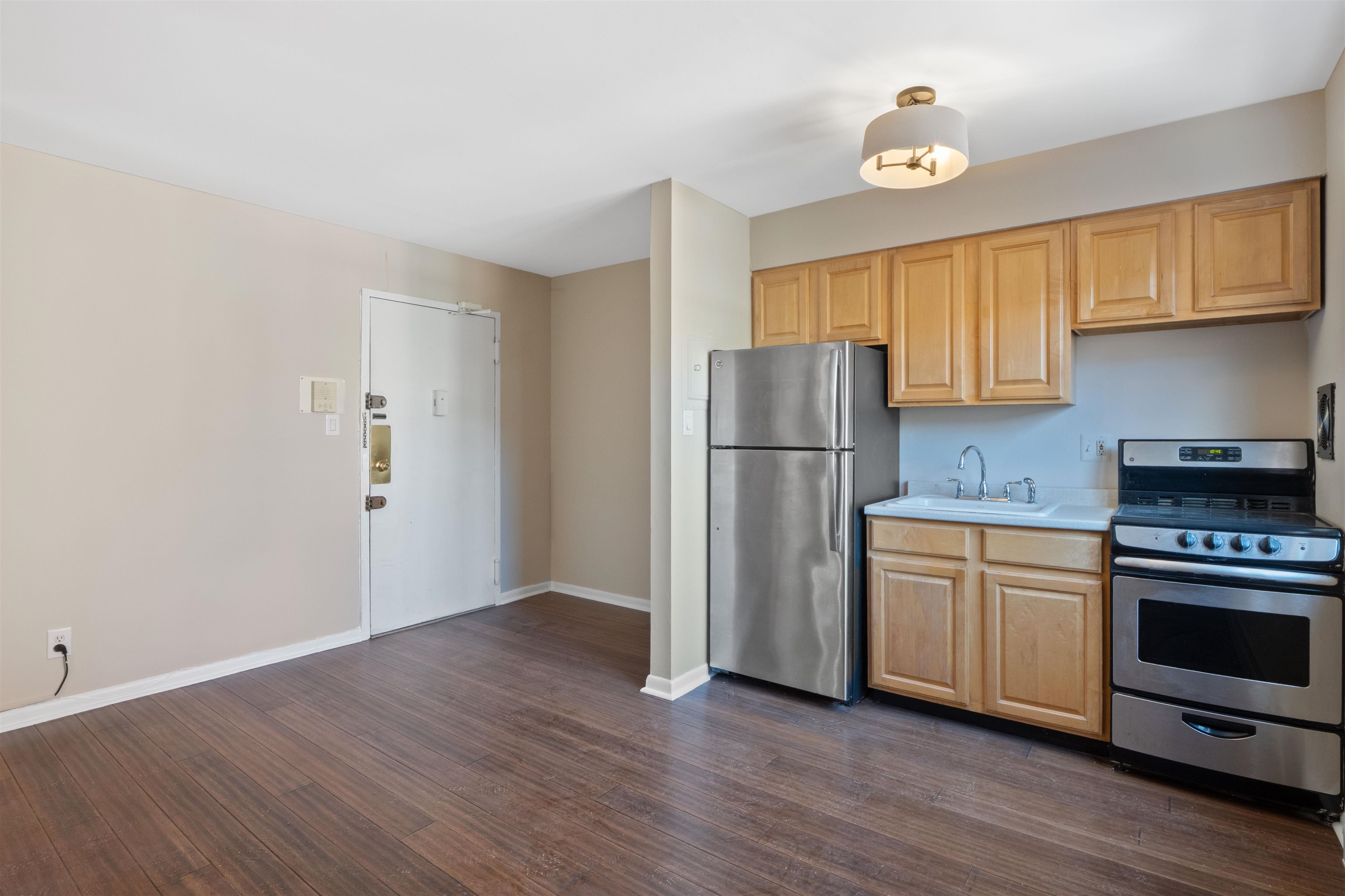 56 68th St #5, Guttenberg, New Jersey image 5