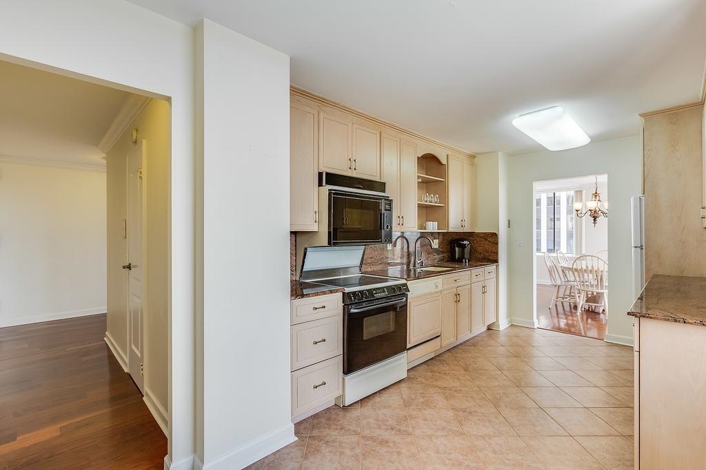 300 Winston Dr #1817, Cliffside Park, New Jersey image 16