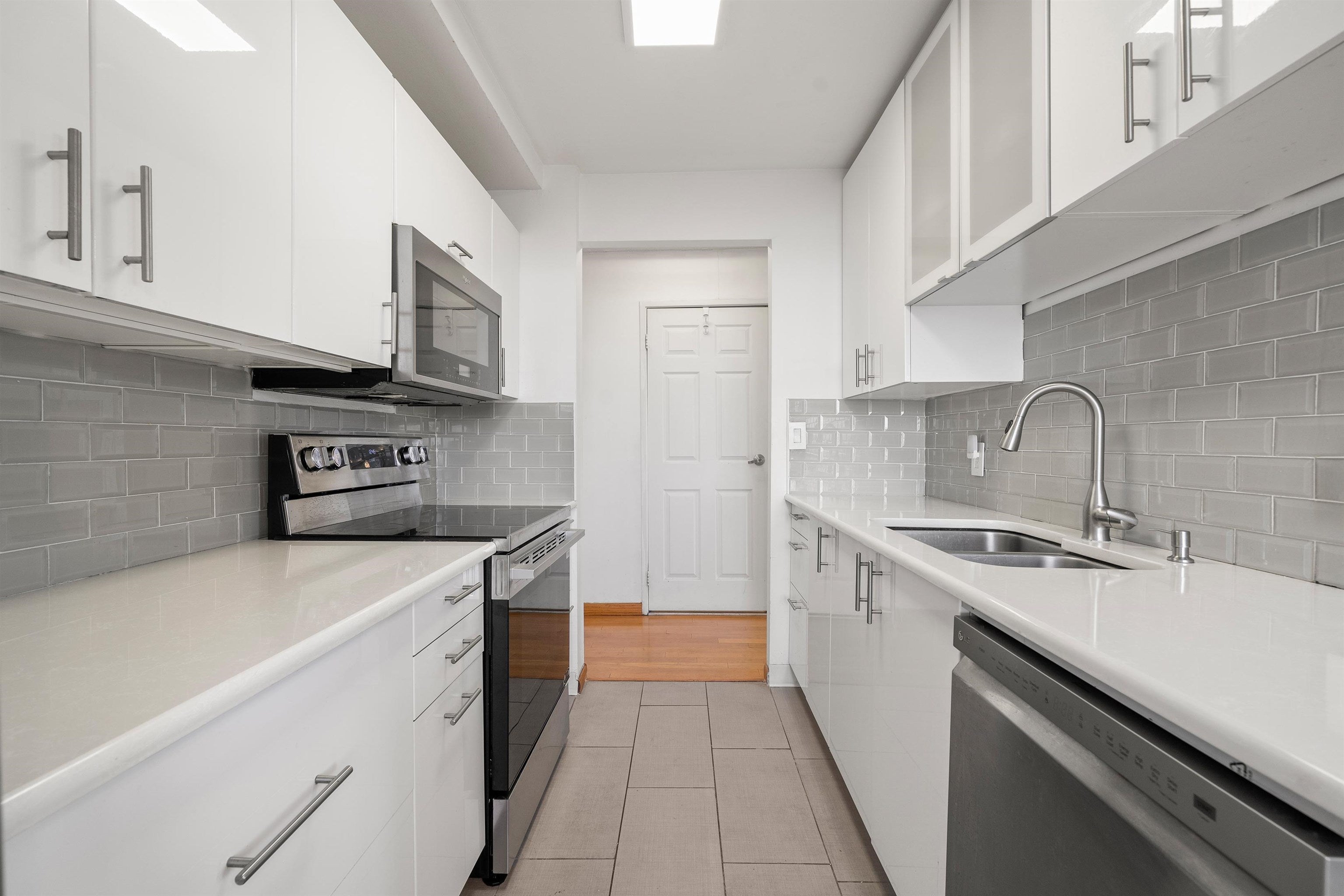 9019 WALL ST 3E