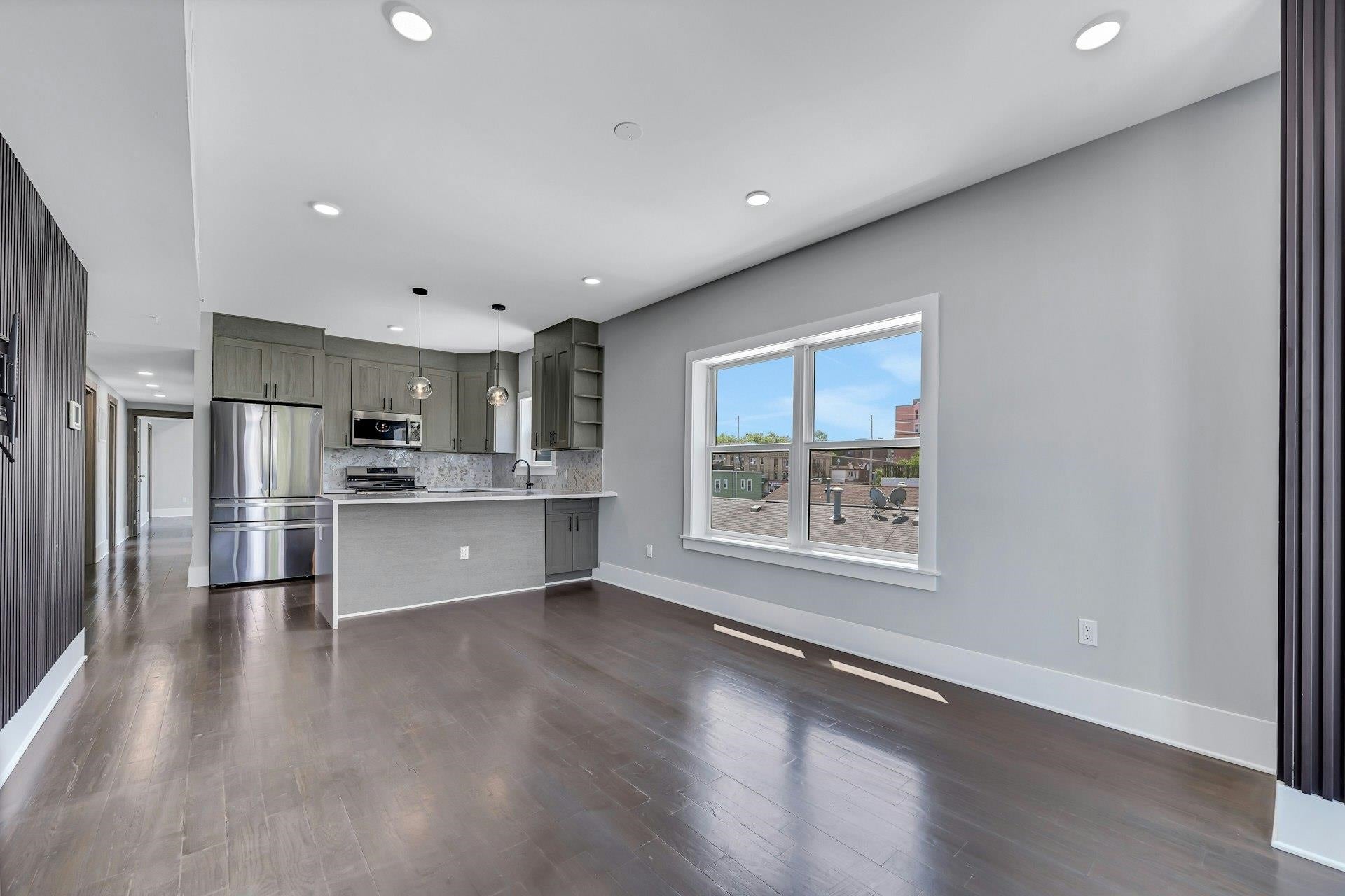76 CORBIN AVE 3
