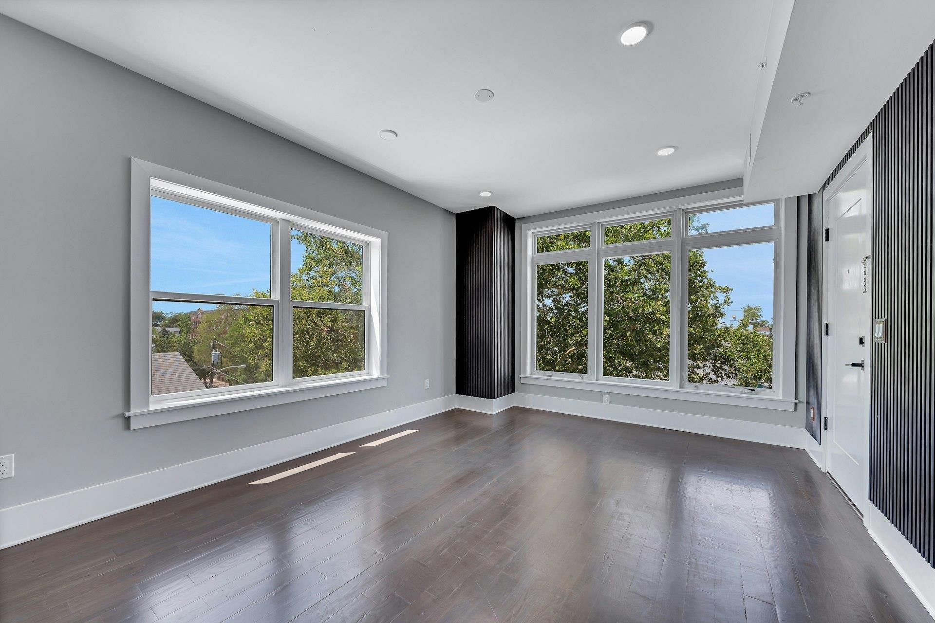 76 CORBIN AVE 3