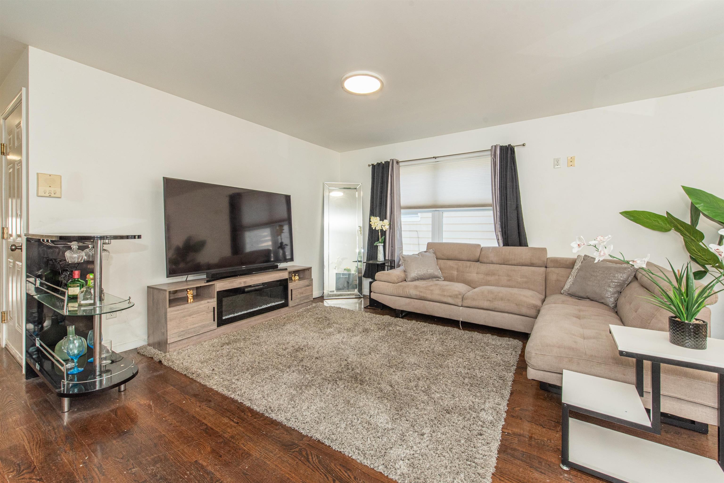 543-545 LIVINGSTON ST