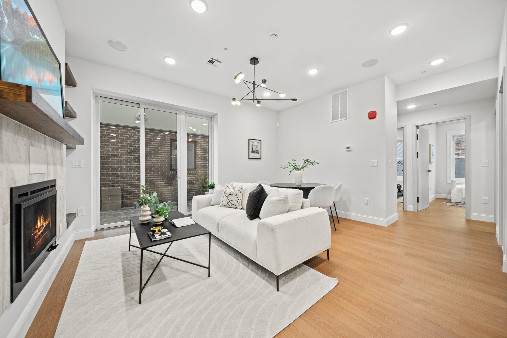 192 CAMBRIDGE AVE 1