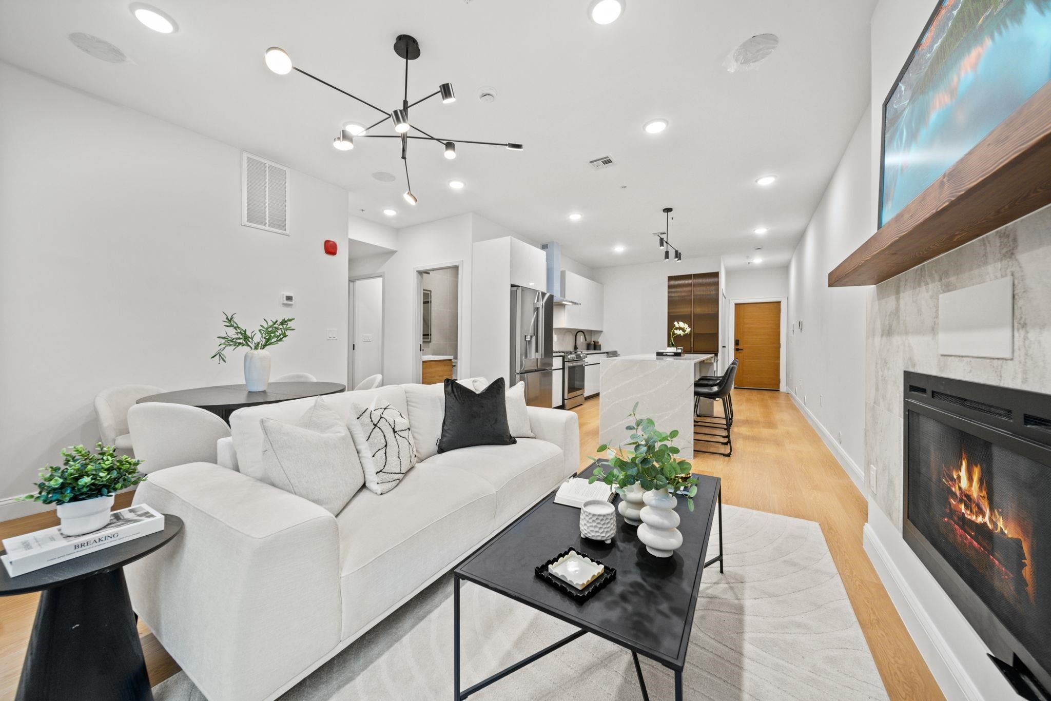 192 CAMBRIDGE AVE 1