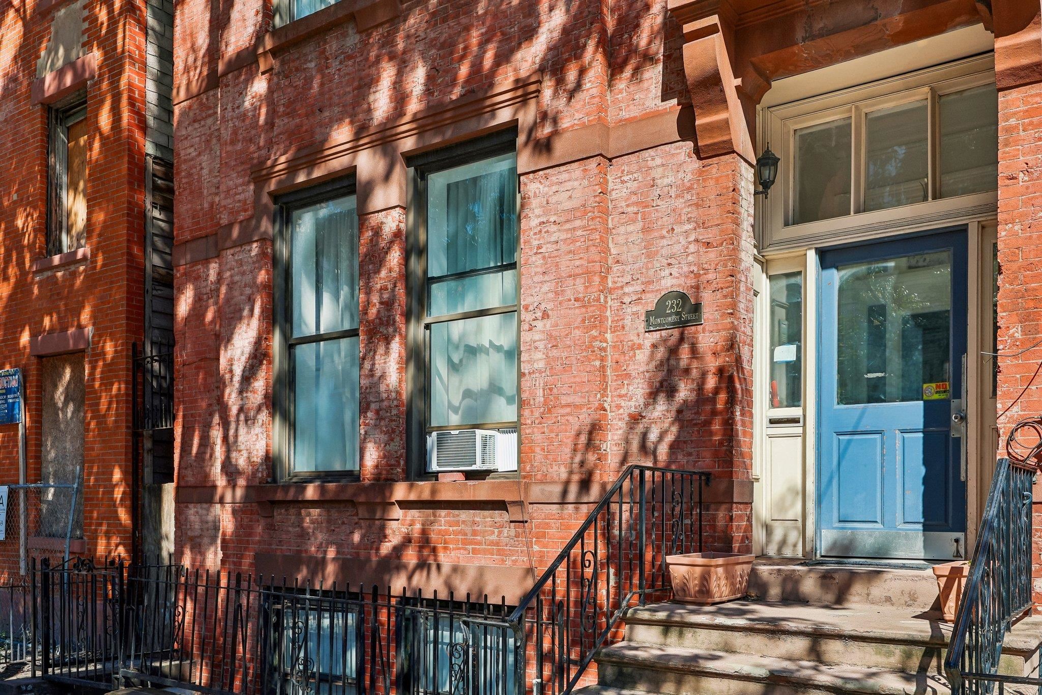 232 MONTGOMERY ST 3