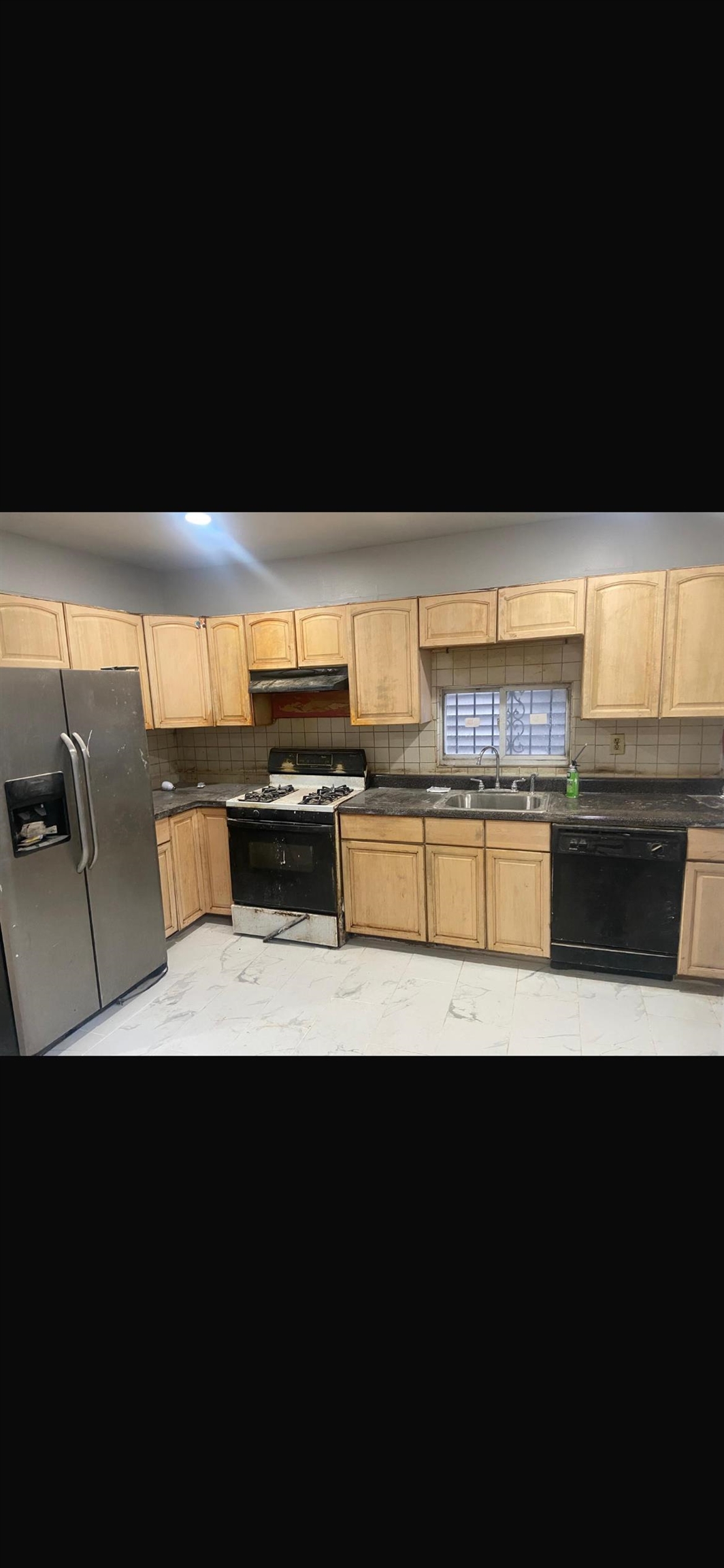 227 Freeman Ave, Jersey City, New Jersey image 3