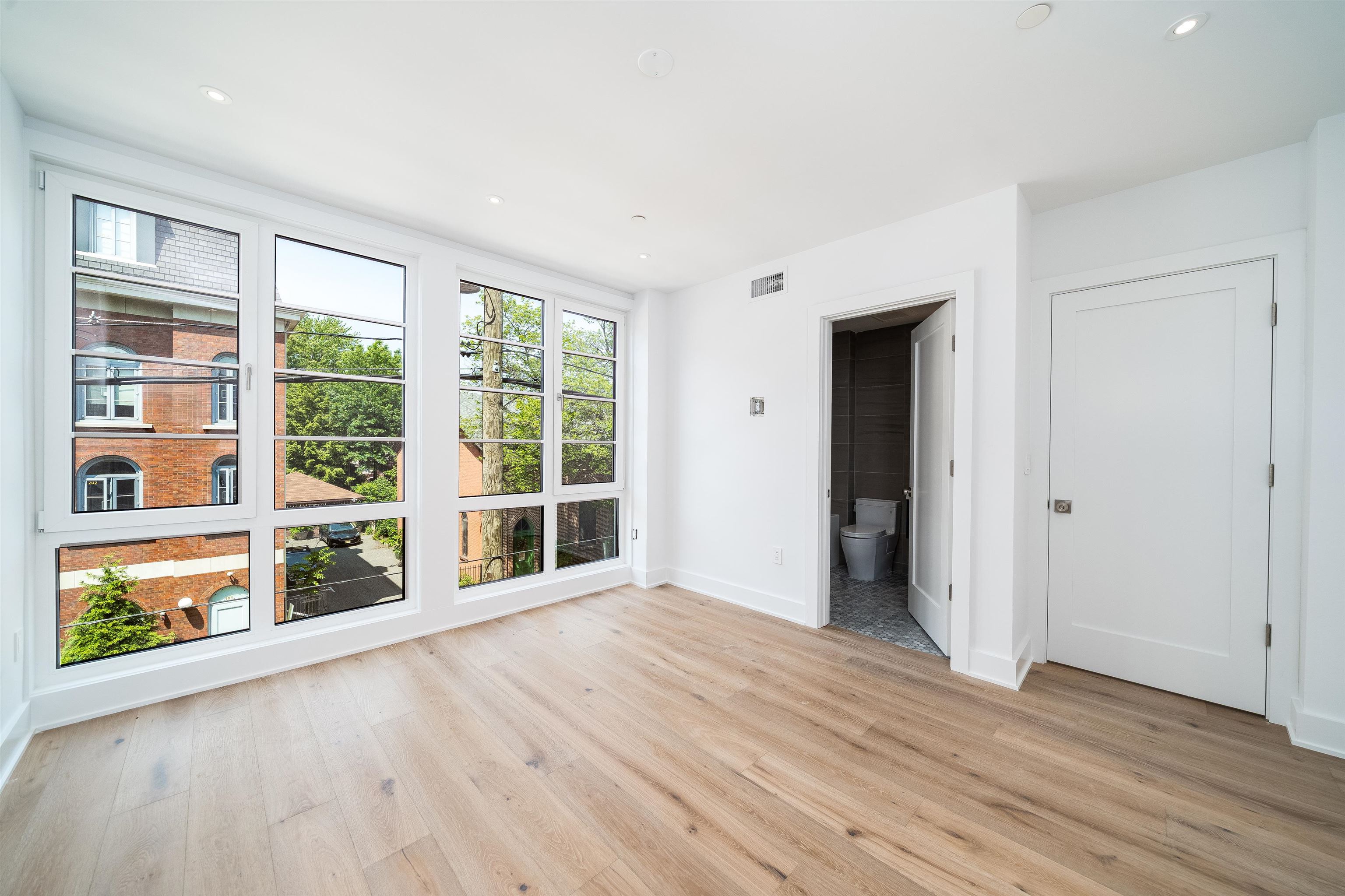 209 6th St #1, Hoboken, New Jersey image 33
