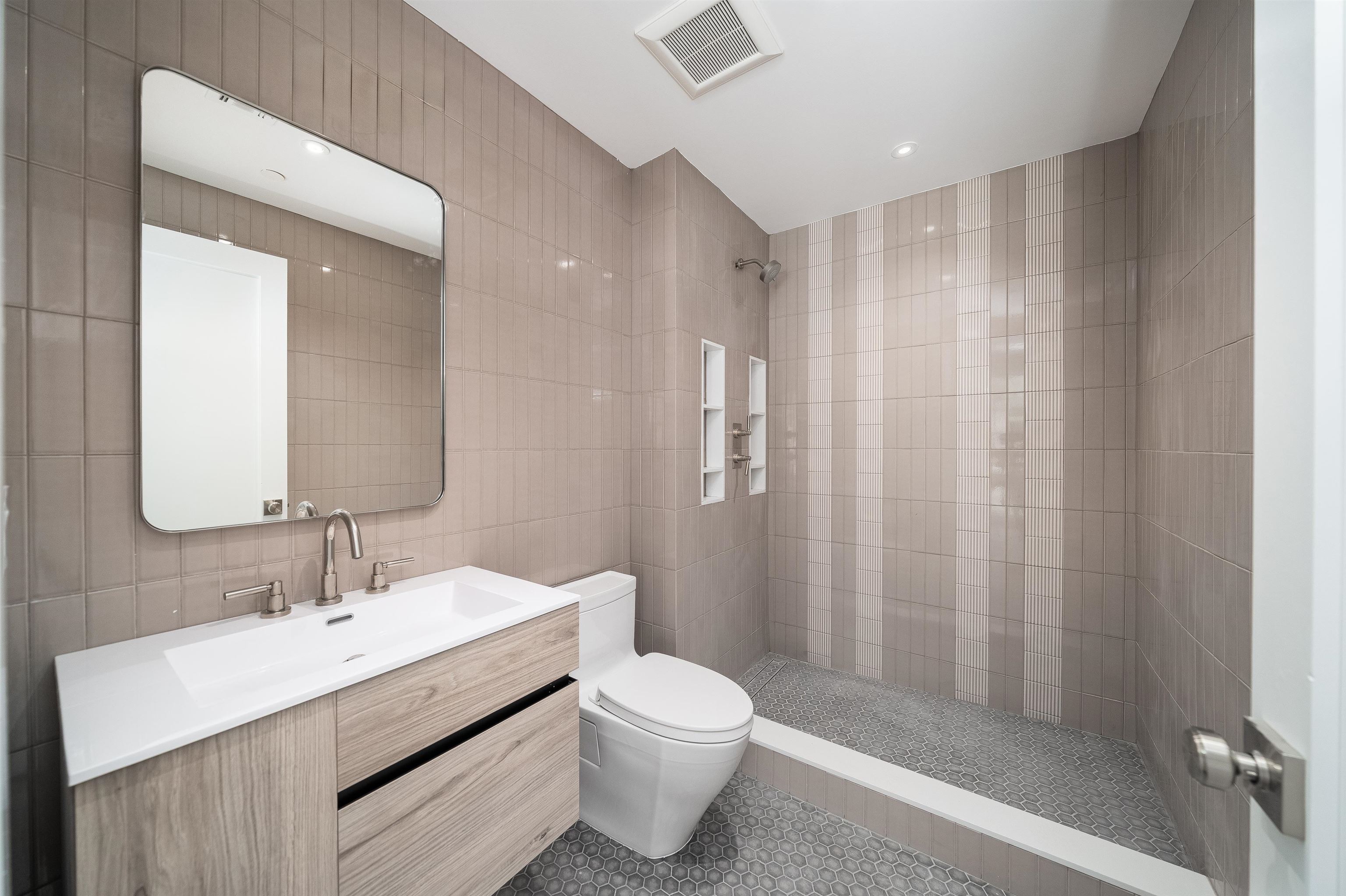 209 6th St #1, Hoboken, New Jersey image 37