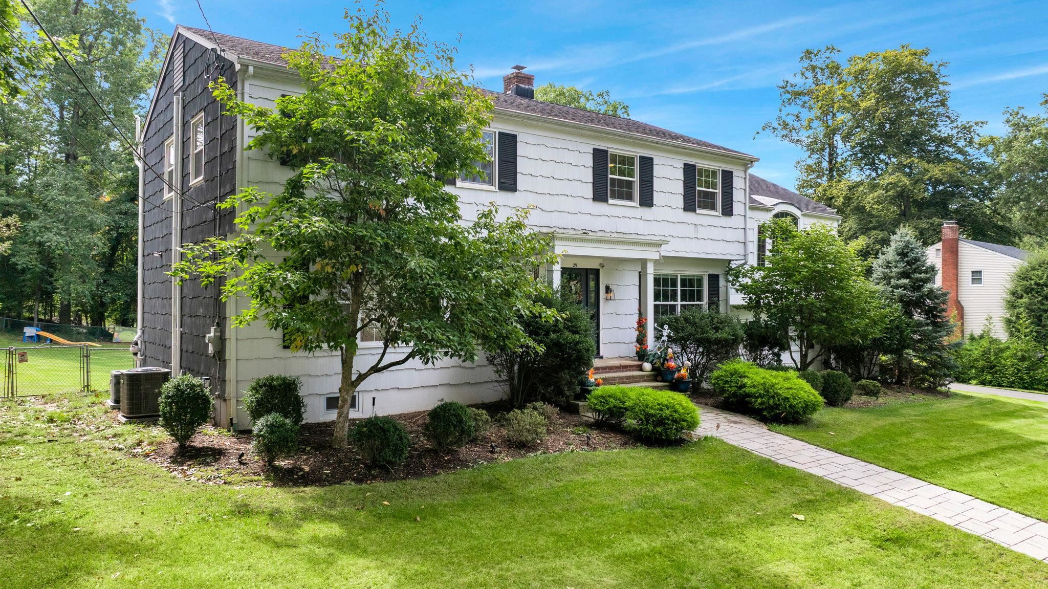 29 DEARBORN DR