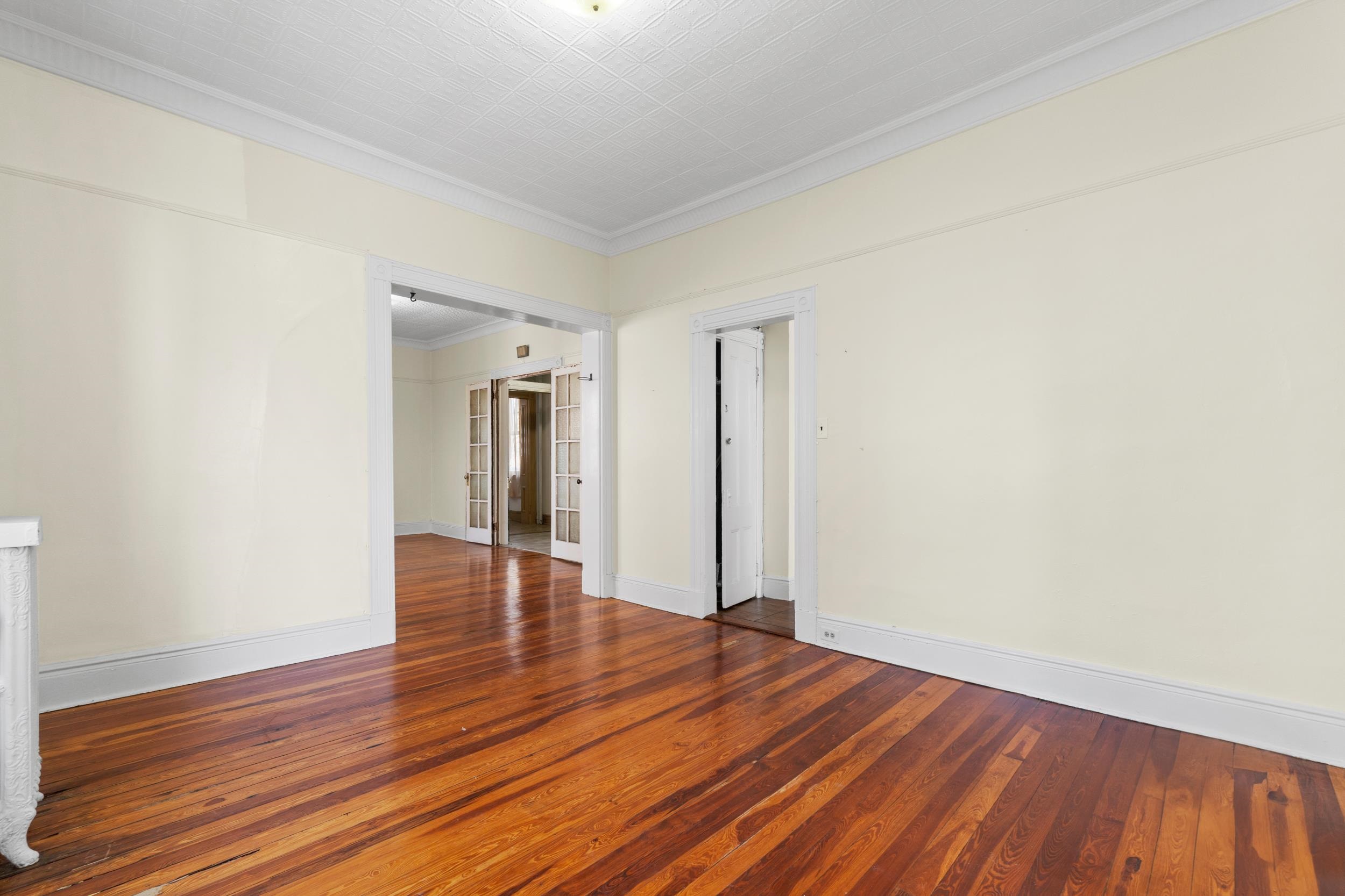 572 Gregory Ave, Weehawken, New Jersey image 4