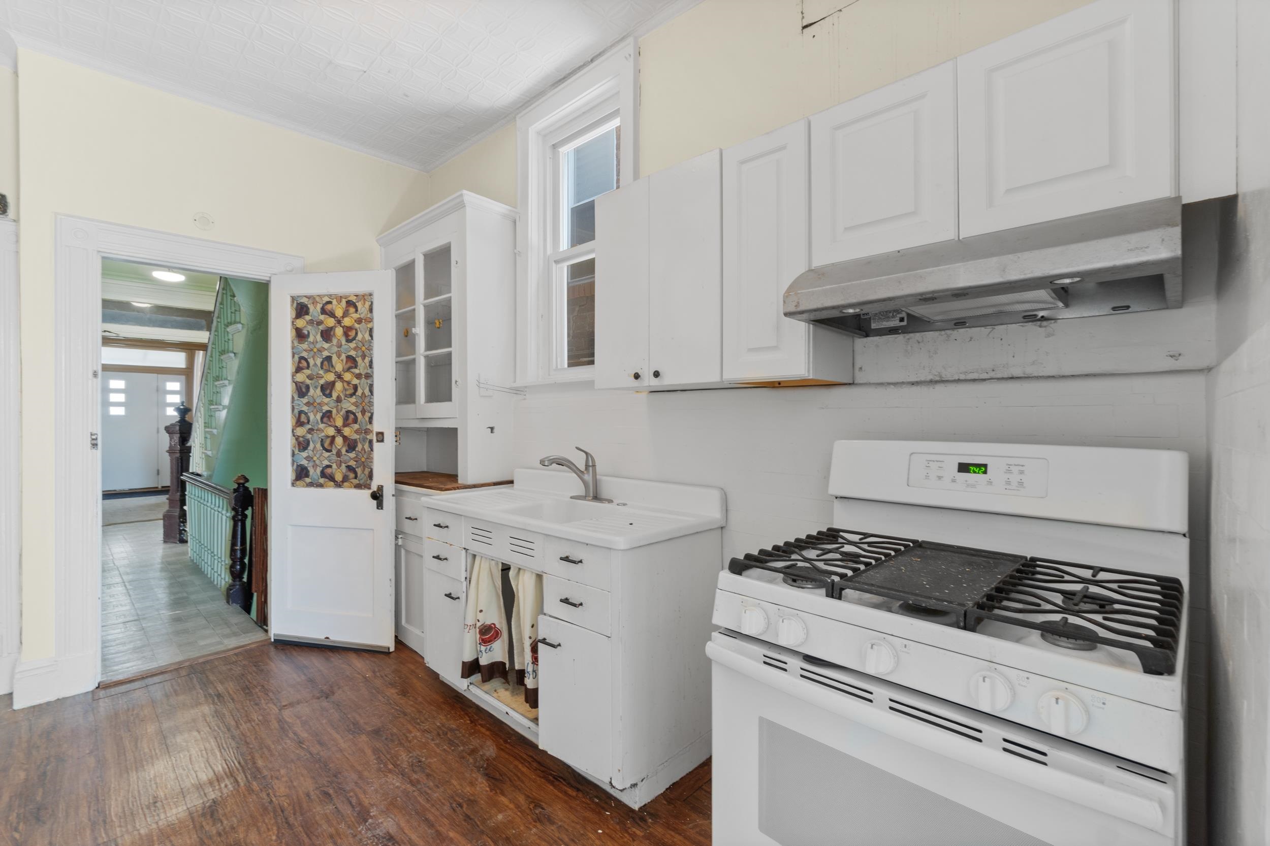 572 Gregory Ave, Weehawken, New Jersey image 12