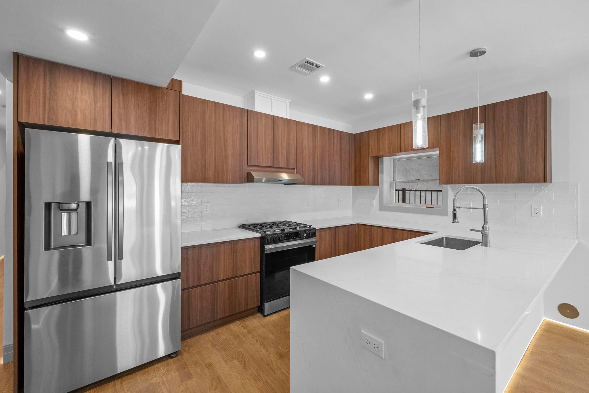 600 BRAMHALL AVE 1