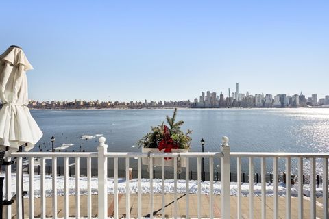 Townhouse For Sale - 18 Lydia Dr<br/> Hudson County, Guttenberg, NJ 07093