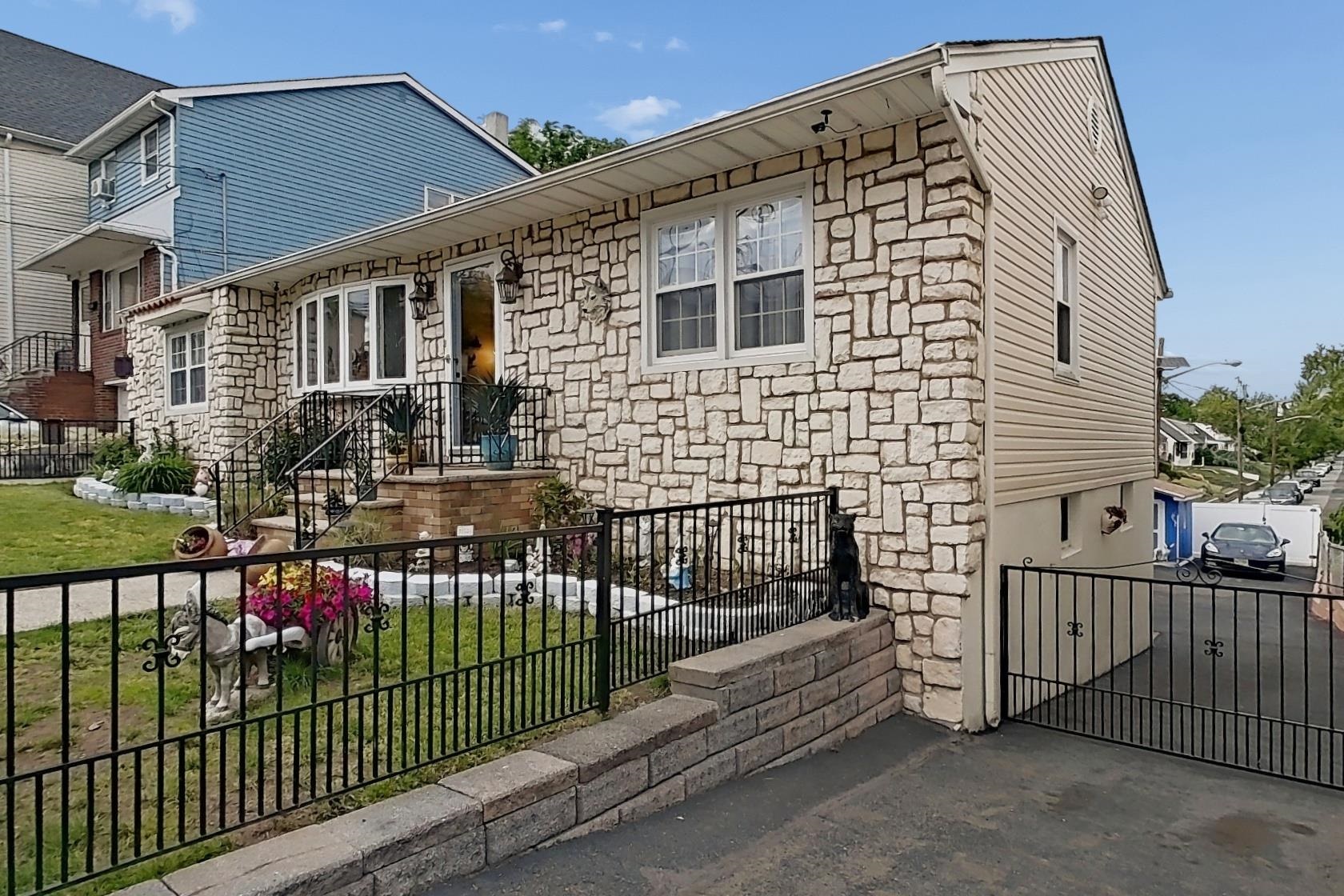249 BERGEN AVE