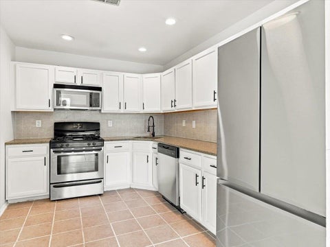 Condo For Rent - 10 Cottonwood St<br/> Jersey City, NJ 07305