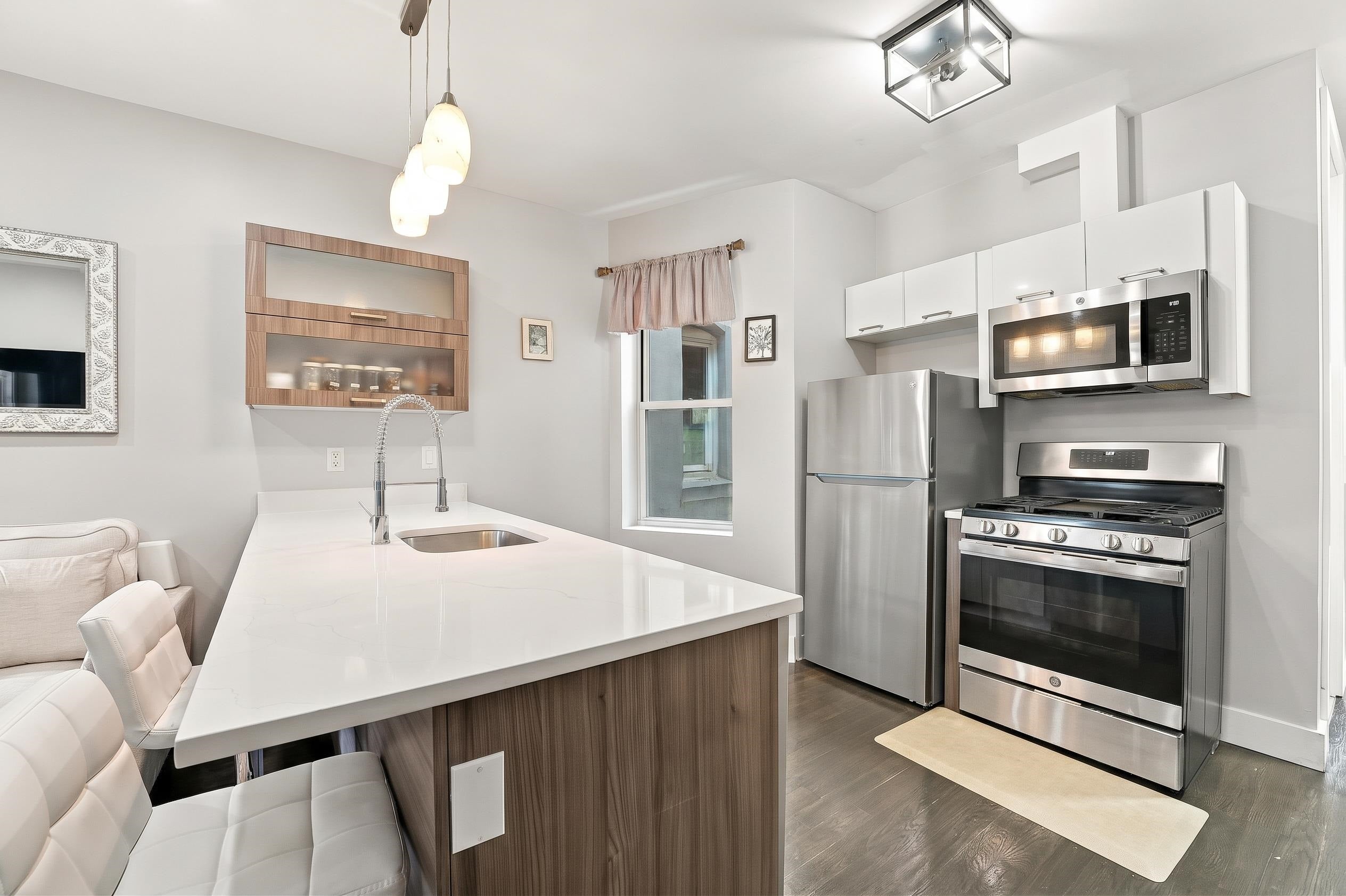 270 HANCOCK AVE 5