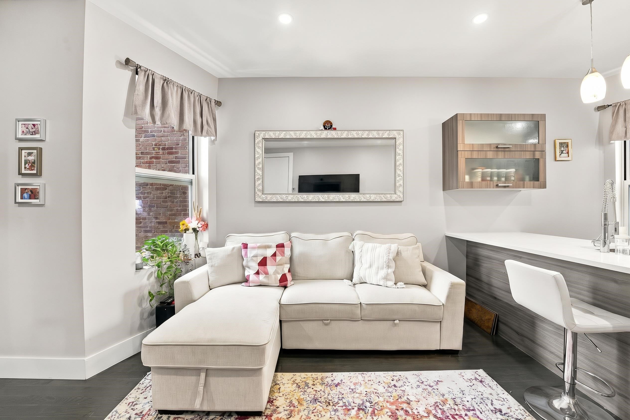270 HANCOCK AVE 5