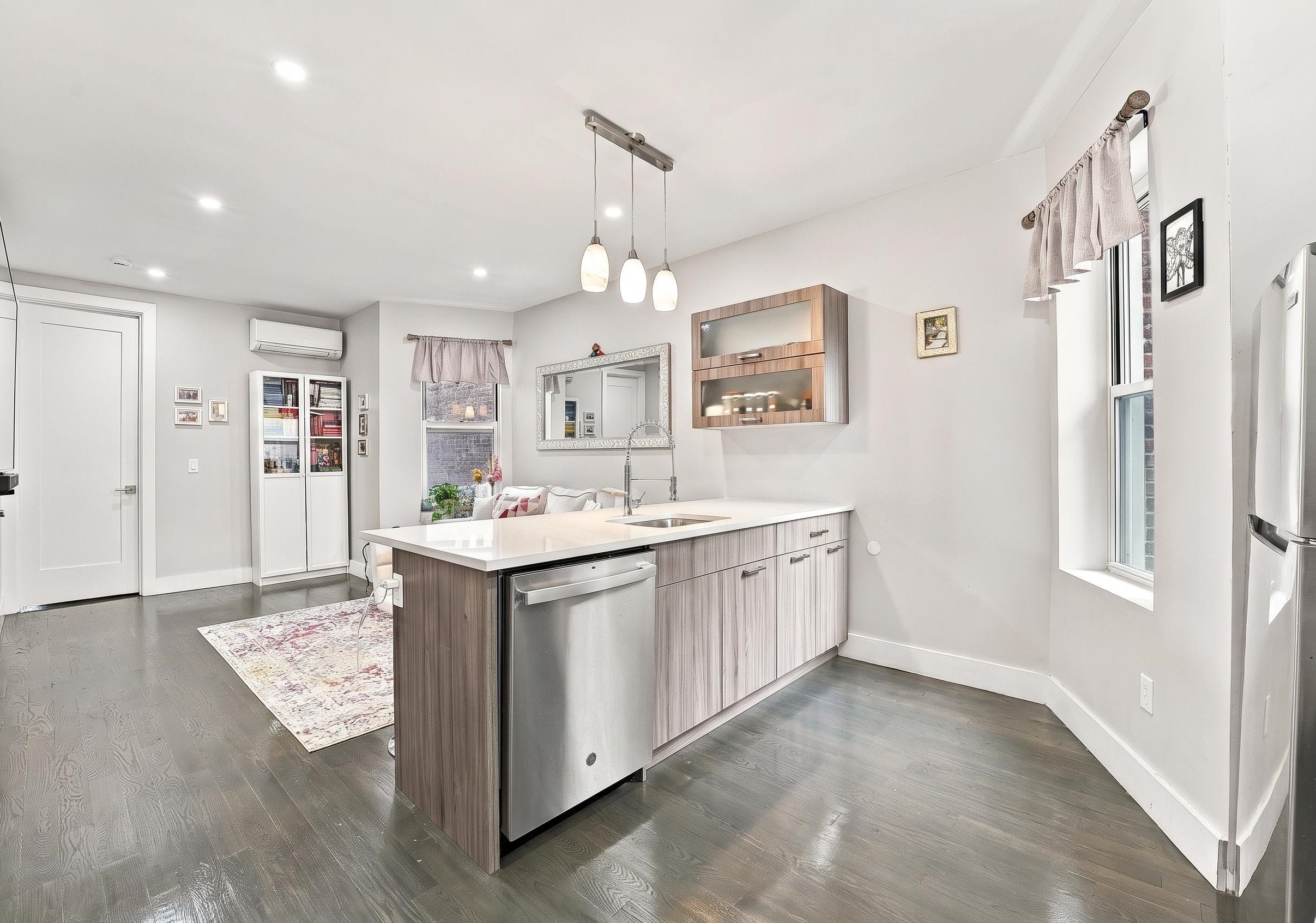 270 HANCOCK AVE 5