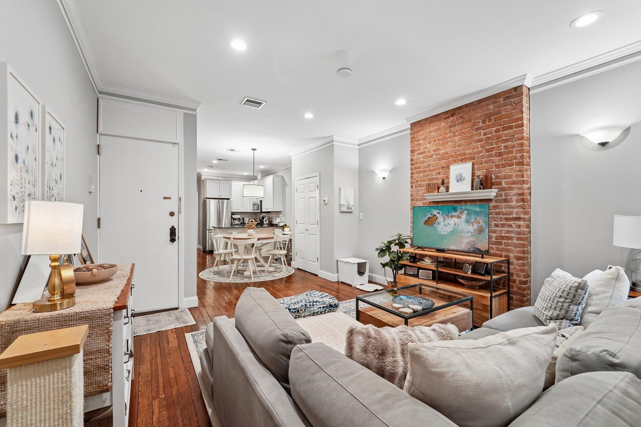 1009 WILLOW AVE 1L