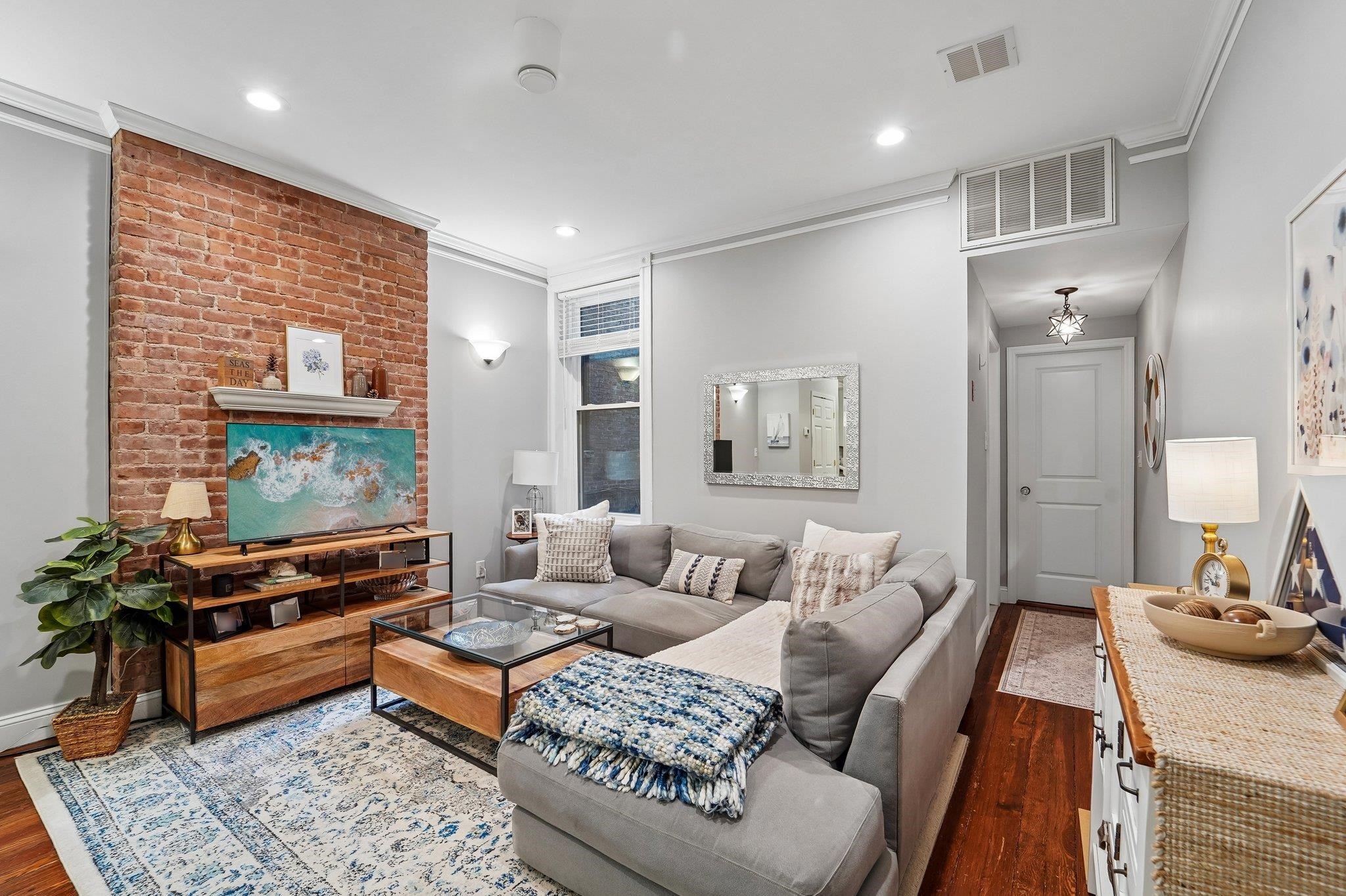 1009 WILLOW AVE 1L