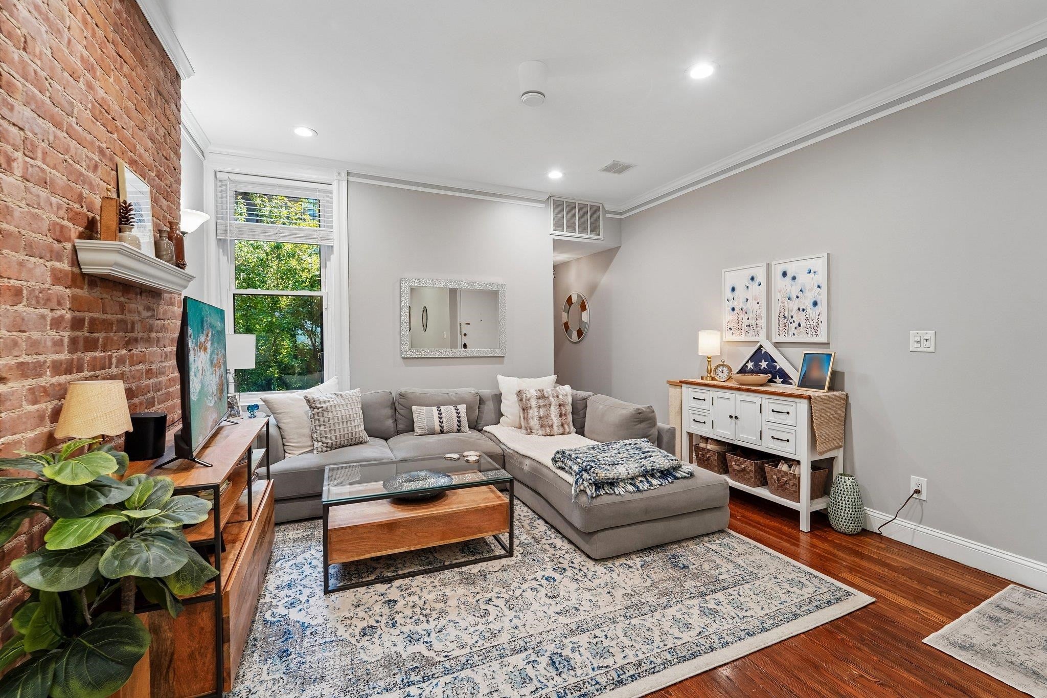 1009 WILLOW AVE 1L