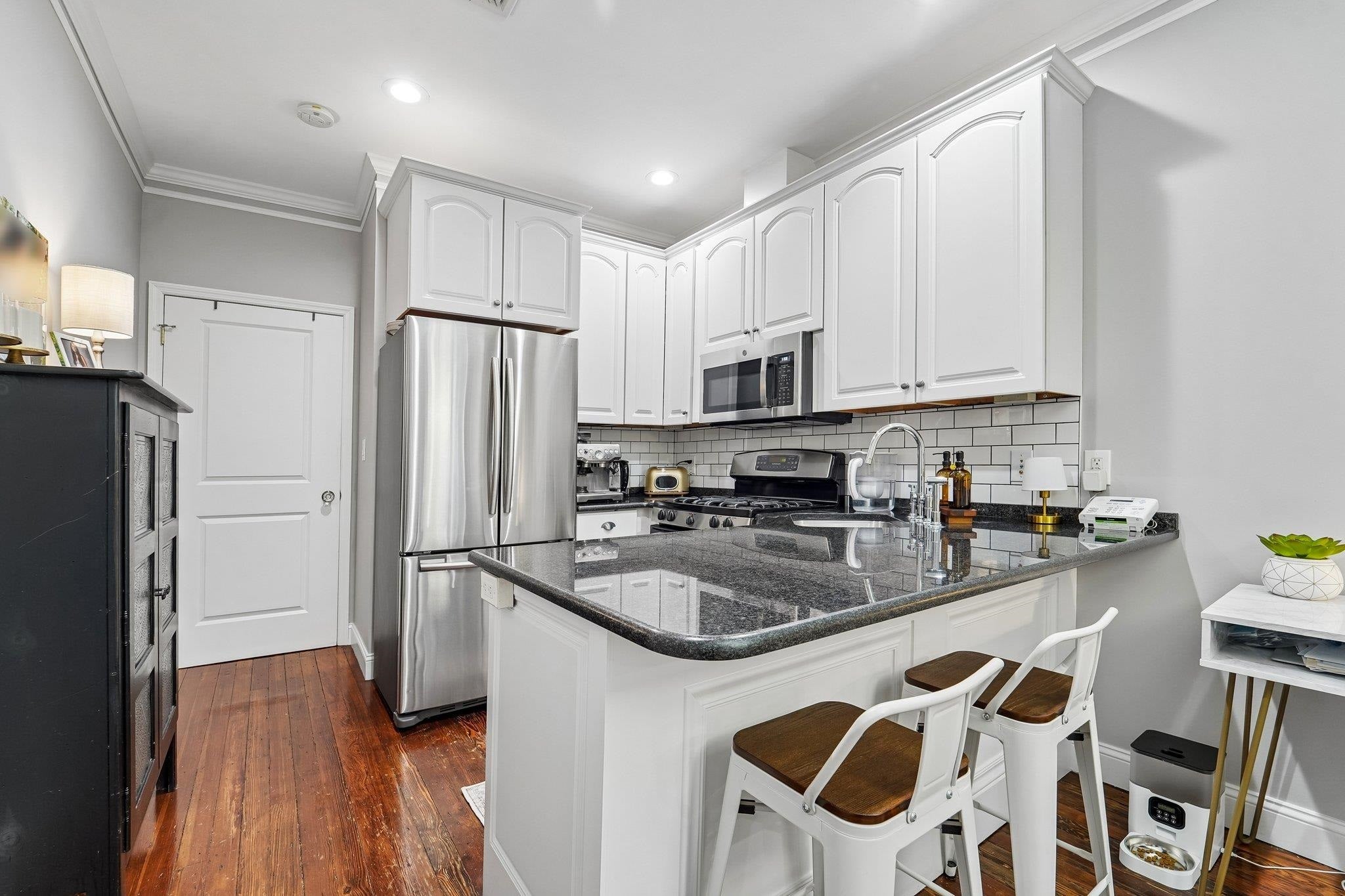 1009 WILLOW AVE 1L