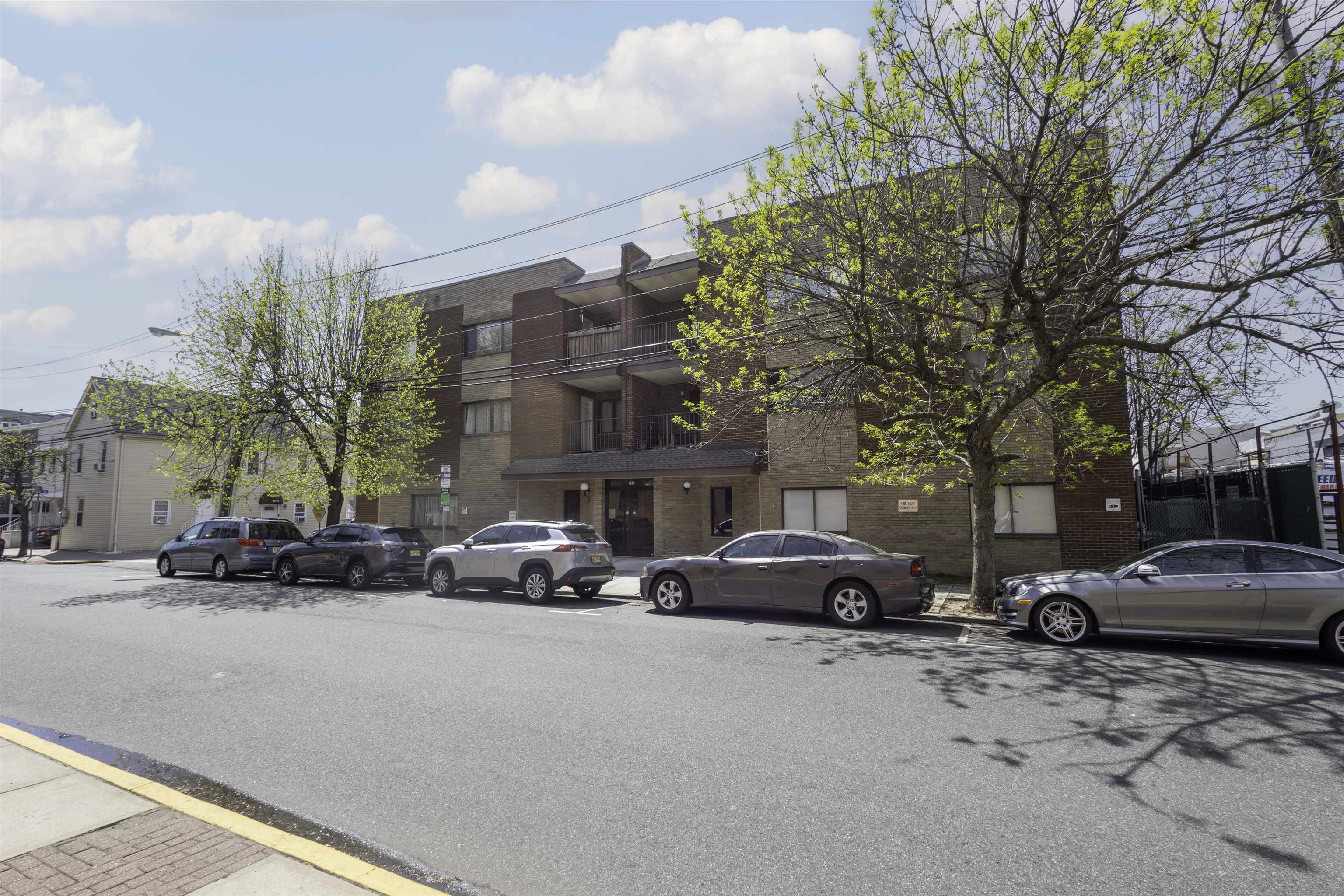 603 55th St #213, West New York, New Jersey image 3