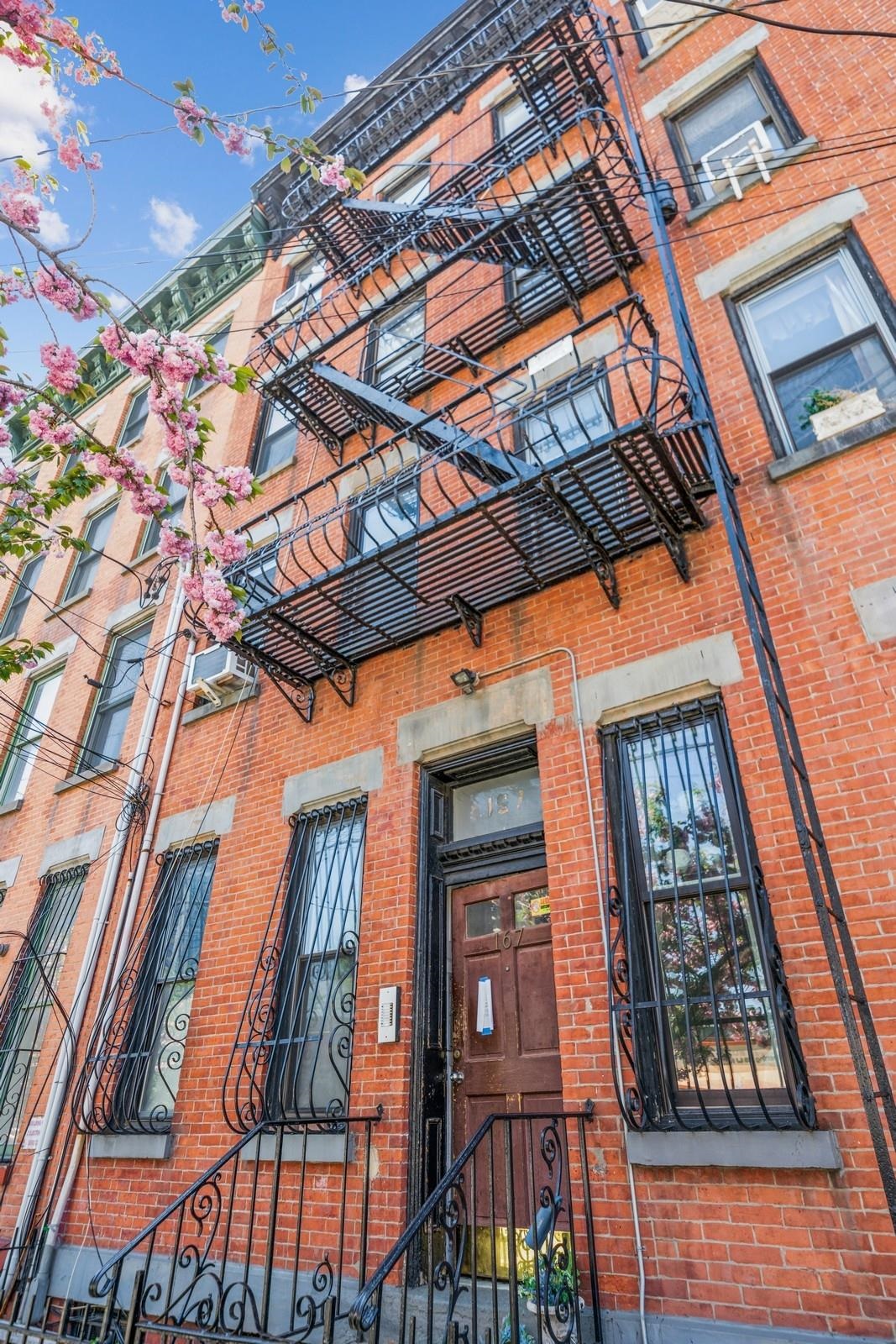 167 Christopher Columbus Dr #1R, Jersey City, New Jersey image 1