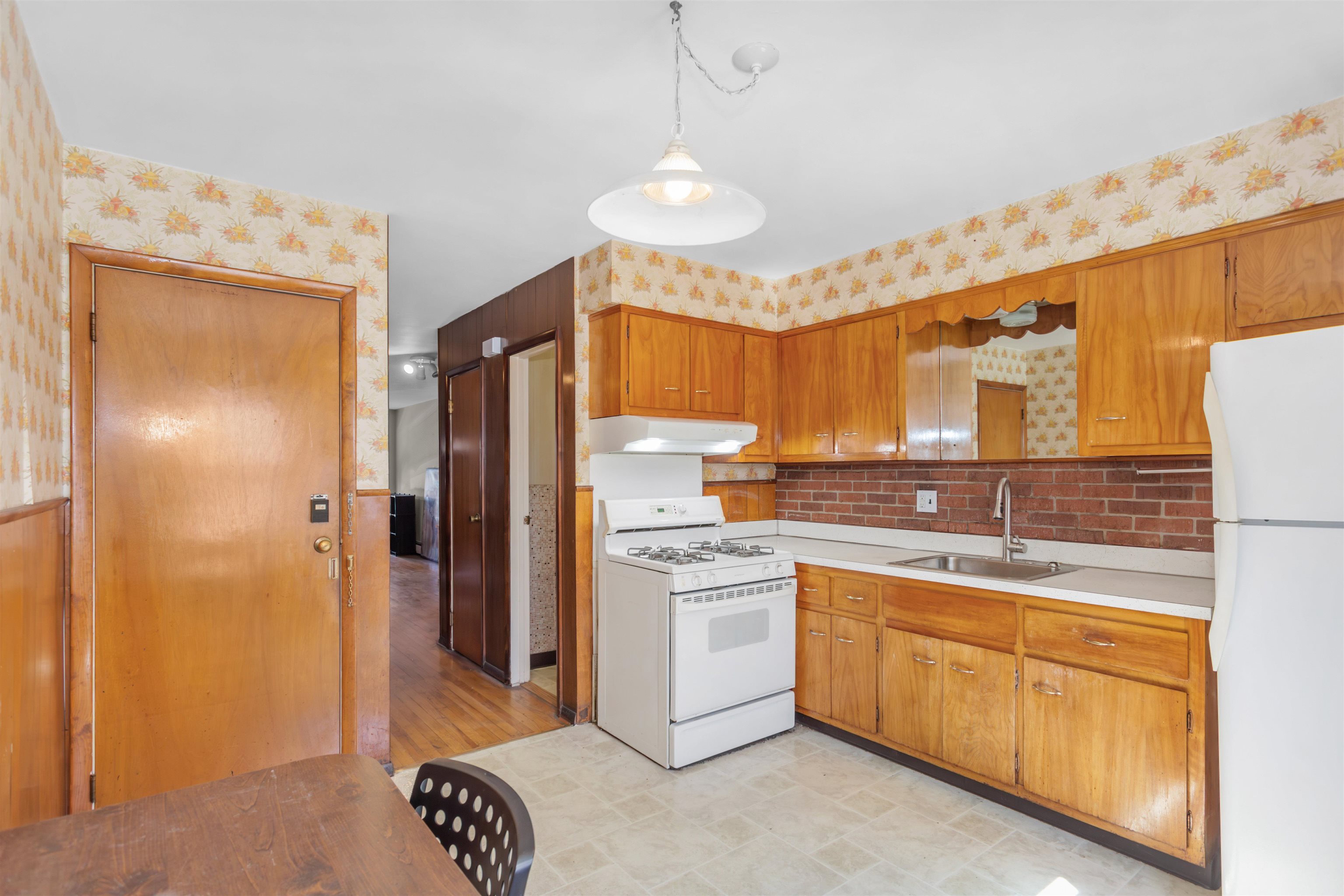 131 Warren St, Harrison, New Jersey image 6