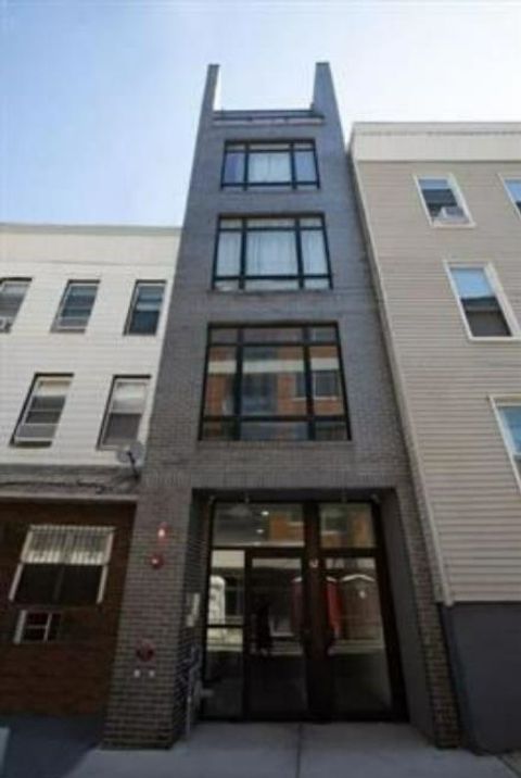 Apartment For Rent - 62 Newkirk St #1B<br/> Jersey City, NJ 07306