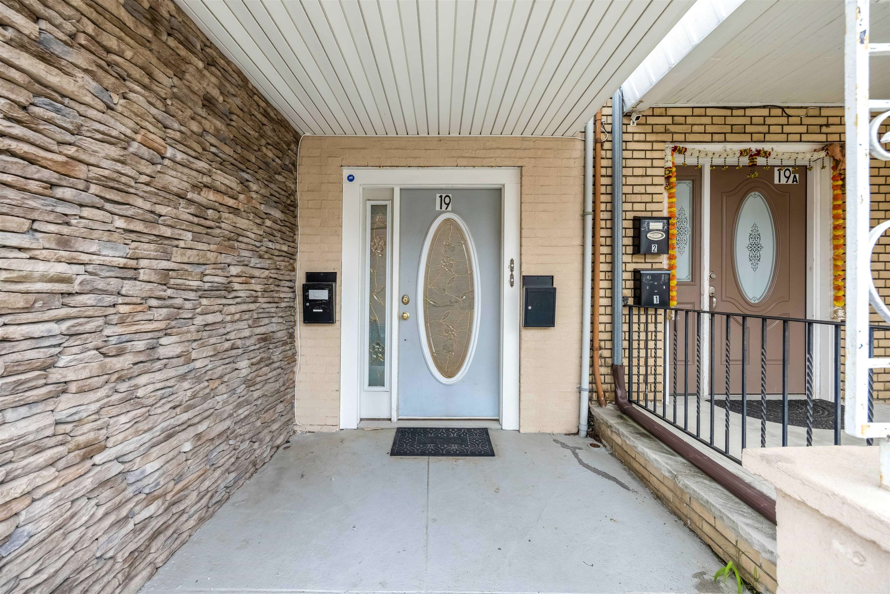 19 COLUMBIA AVE