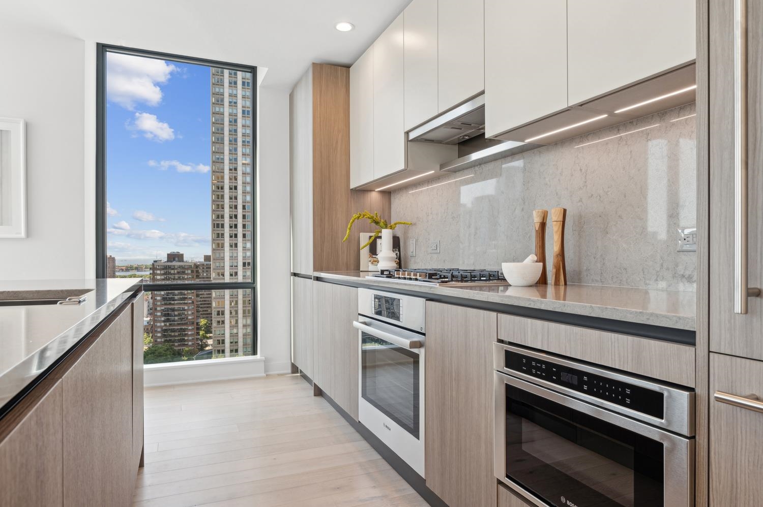 155 BAY ST 1304